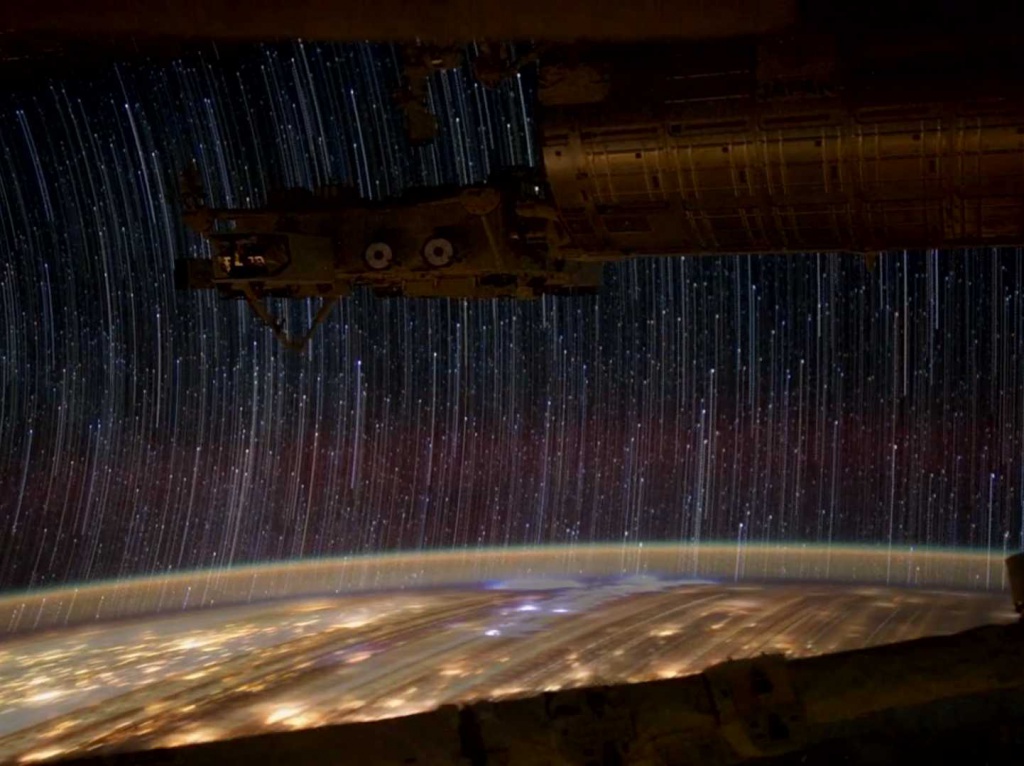 time-lapse-videos-from-the-iss-show-incredible-startrails-aurora-and-lightning-on-earth.jpg